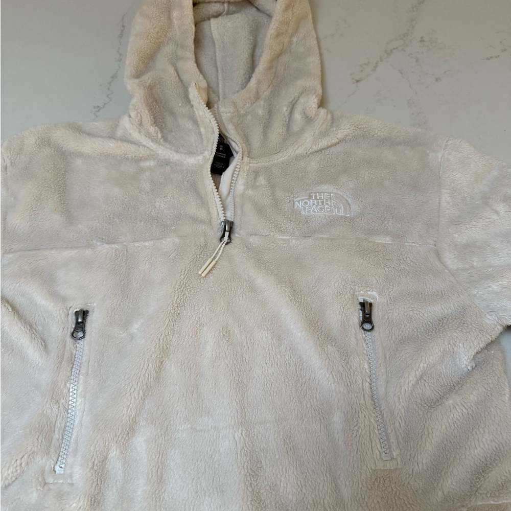 The North Face Women’s Osito 1/4 Zip Cropped Hoodie